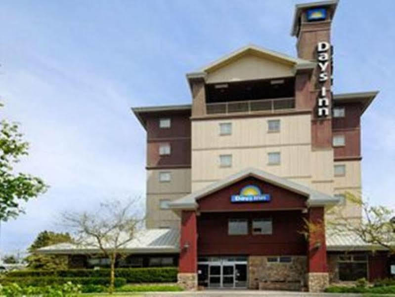 Days By Wyndham Vancouver Airport Hotel